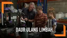Botol sampo bekas dimanfaatkan kembali oleh seorang mantan penata rambut di Australia. Ia mengubah limbah tersbut menjadi tangan palsu 3D.
