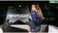 Amanda Gonzales baru saja merilis album musik berirama salsa. Putri Striker Arema Cronus, Cristian Gonzales ini menikmati sesi foto di redaksi Bola.com