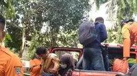 Dua pendaki asal Jambi dievakuasi tim gabungan di Gunung Talamau. (Liputan6.com/ Dok BPBD Pasaman Barat)