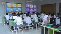 Pelaksanaan UNBK di SMK Negeri 2 Kota Jambi. (Dok. Humas dan Protokol Pemprov Jambi/B Santoso)