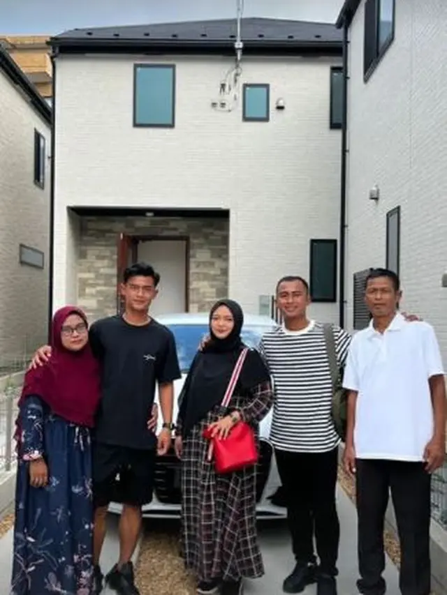 6 Potret Kesederhanaan Ayah Pratama Arhan, Sosok Hebat di Balik Kesuksesan Anak
