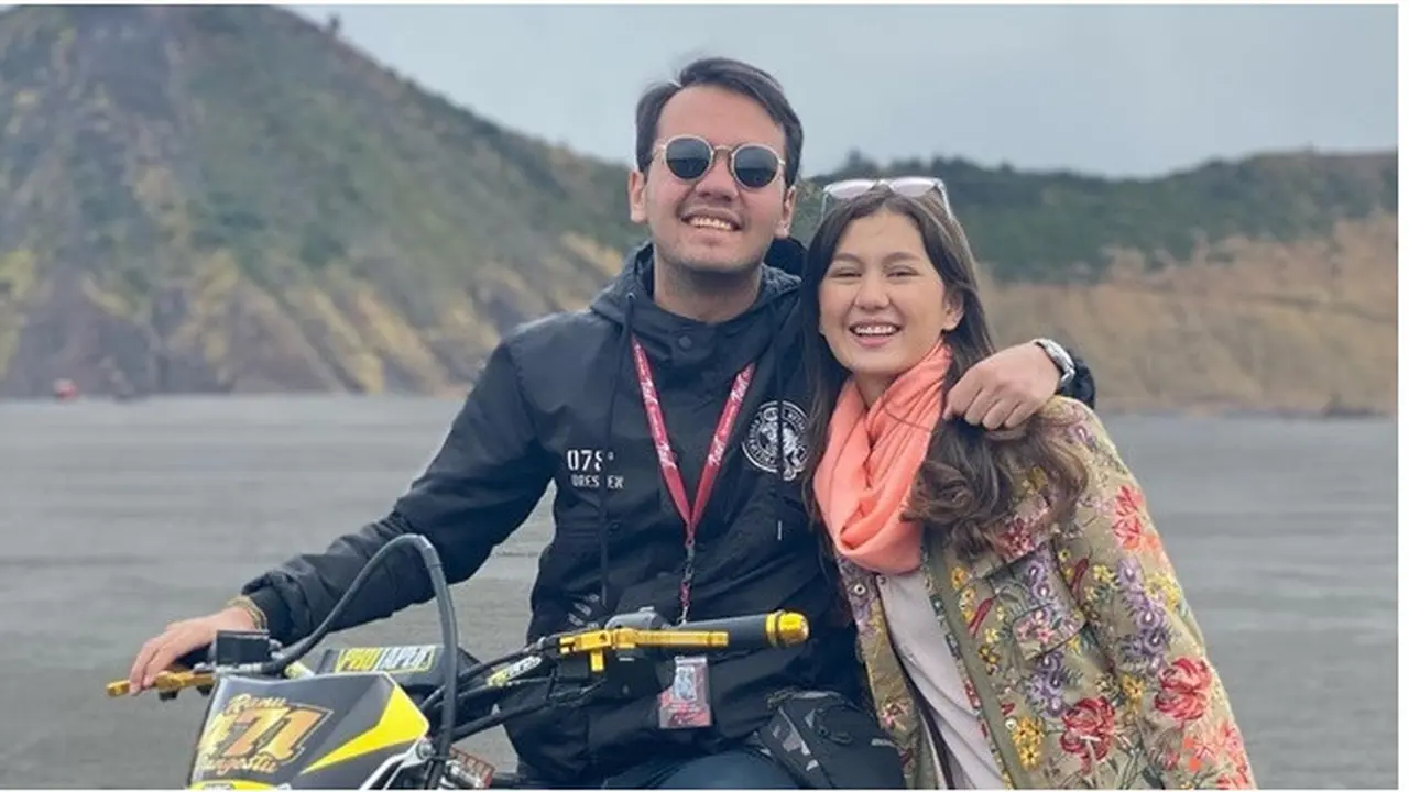 Sering Dikira Pacar, Ini 6 Potret Kebersamaan Zoe Abbas Jackson dan Kakak