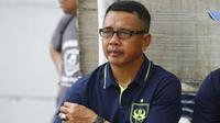 Pelatih PSIS, Jafri Sastra. (Bola.com/Vincentius Atmaja)
