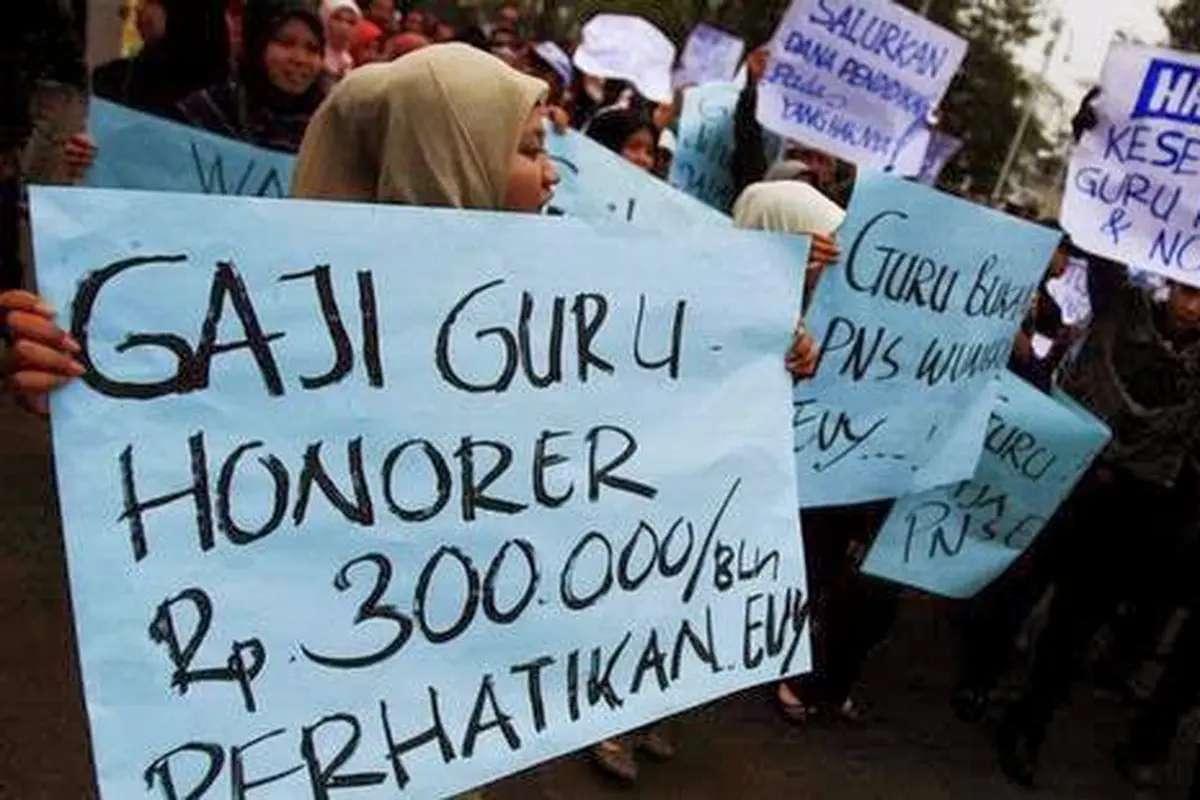 Video Demo Guru Tidak Tetap di Blitar