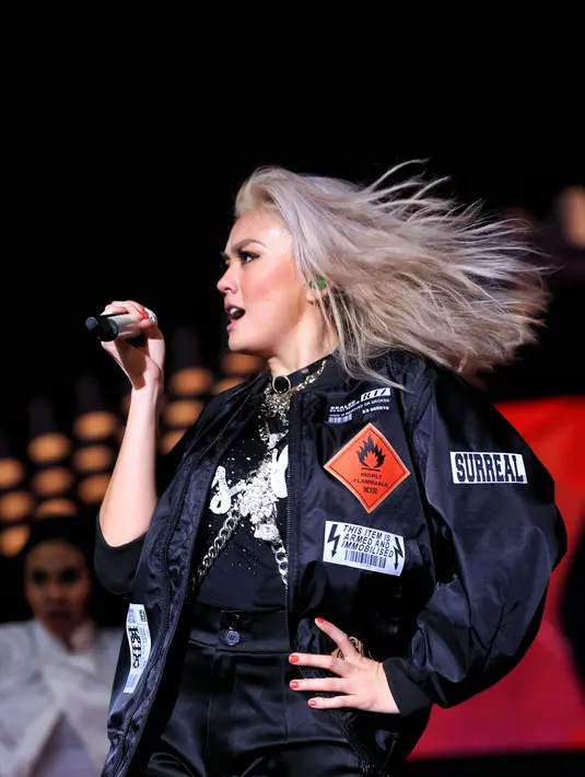 Malam puncak yang digelar Rabu (24/8) tepat pukul 19.00, di Istora Senayan Jakarta dan disiarkan langsung oleh SCTV. Puluhan penyanyi dan grup band papan atas memeriahkan malam puncak tersebut. (Adrian Putra/Bintang.com)