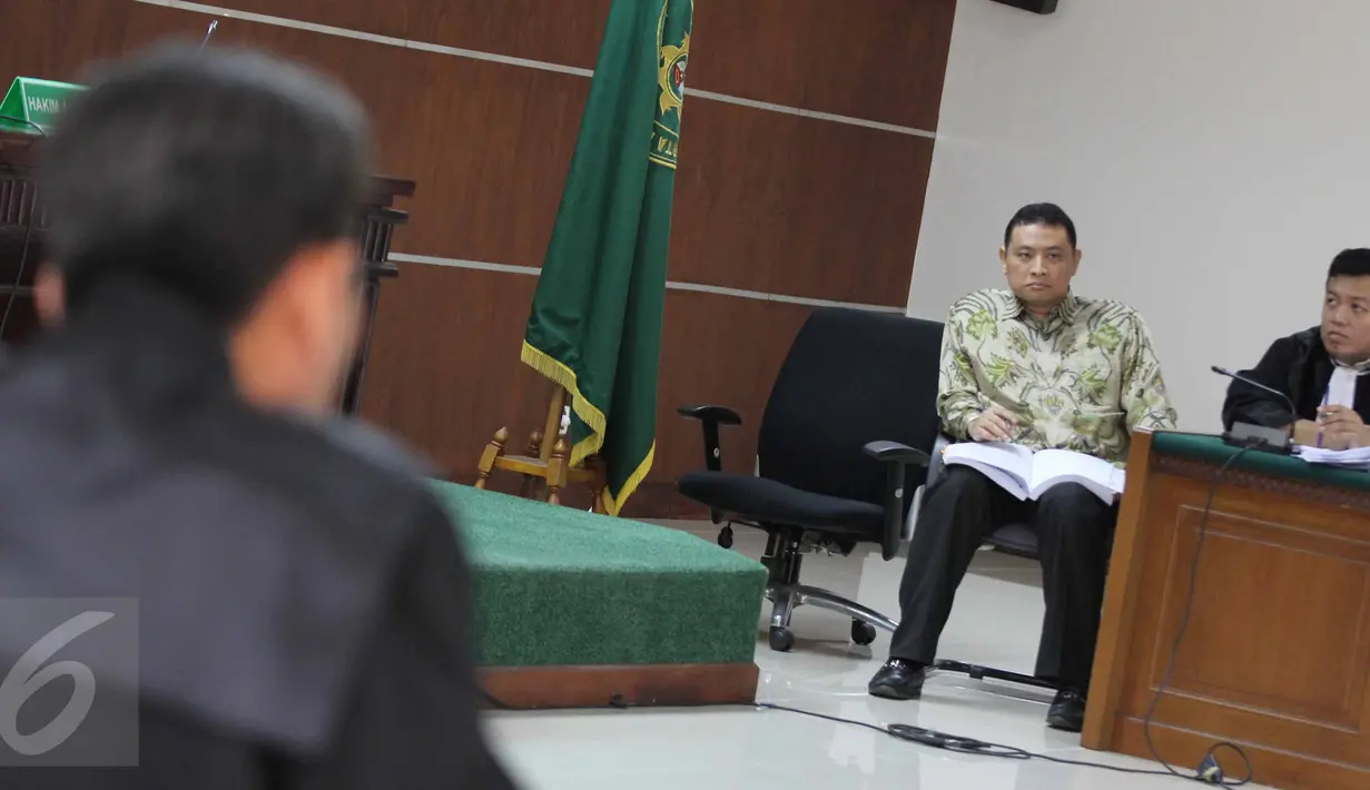 Mantan Direktur PT Bursa Berjangka Jakarta Mochammad Bihar Sakti Wibowo ketika menjalani sidang lanjutan terkait kasus penyuapan kepada Kepala Bappeti Syahrul Raja Sempurnajaya, di Pengadilan Tipikor, Jakarta, Senin (6/7). (Liputan6.com/Helmi Afandi)