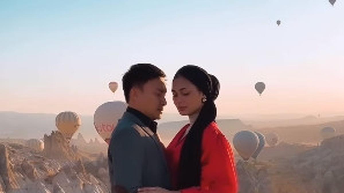 Potret Mesra Mantan Istri Tengku Tezi Danisa Chairiyah Bersama Pasangan Di Cappadocia