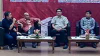 Diskusi dengan tema “Refleksi 25 Tahun Reformasi” bertajuk 'Kami Tidak Pernah Lupa Siapa Pelakunya' di Universitas Kristen Indonesia (UKI) Jakarta, Jumat (12/5/2023). (Foto: Istimewa).