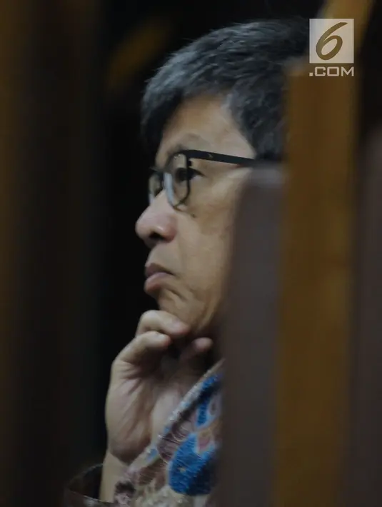 Mantan Dirut PT Quadra Solutions, Anang Sugiana Sudihardjosaat menjalani sidang lanjutan dugaan korupsi pengadaan E-KTP di Pengadlian Tipikor, Jakarta, Kamis (26/4). Sidang mendengar keterangan saksi. (Liputan6.com/Helmi Fithriansyah)