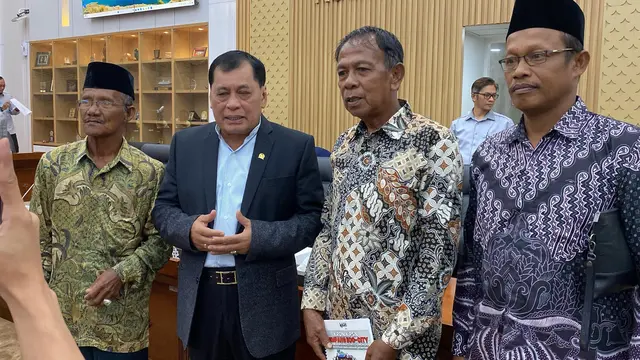 Dialog warga Pulau Rempang, kampung tua Pasir merah dengan Komisi VI DPR RI. (Foto: Liputan6.com/Ajang Nurdin)