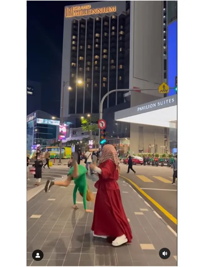 6 Potret Kocak Lucinta Luna saat Jumpa Dato Seri Vida di Malaysia, Bikin Heboh