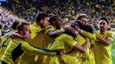 Pemain Villarreal merayakan gol Adrian Lopez ke gawang Liverpool pada pertandingan leg pertama semifinal Liga Europa, di Stadion El Madrigal, Jumat (29/4/2016) dini hari WIB. (AFP/Biel Alino)