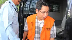 Direktur CV Tri Daya Pratama (TDP) Saipul Jamil menjalani pemeriksaan di Gedung KPK, Jakarta, Senin (23/3). Saipul diperiksa terkait dugaan korupsi pelaksanaan tukar guling tanah antara Pemkot Tegal dan pihak swasta tahun 2012. (Liputan6.com/Helmi Afandi)
