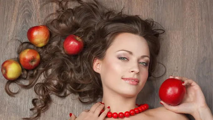 Ada snack yang bisa membuat rambutmu jadi lebih cantik lho.