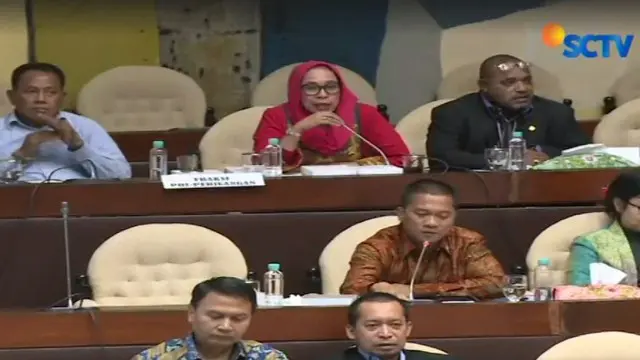 Sejumlah fraksi seperti PAN, PKS dan Gerindra menganggap pemerintah tak serius karena hanya Menteri Komunikasi dan Informasi yang hadir. 