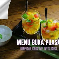 Cocktail buah nggak akan pernah salah kalau dijadikan menu buka puasa. (Foto: Adrian Putra/Bintang.com, Digital Imaging: M. Iqbal Nurfajri/Bintang.com, Chef: Arum Sari)