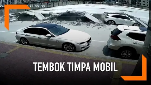 VIDEO: Detik-Detik Tembok Pinggir Jalan Timpa Belasan Mobil Parkir