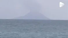 Gunung Anak Krakatau keluarkan asap tebal kelabu dan masih terjadi letusan kecil hingga ratusan kali. Aktifitas gunung ini fluktuatif selama 6 bulan.