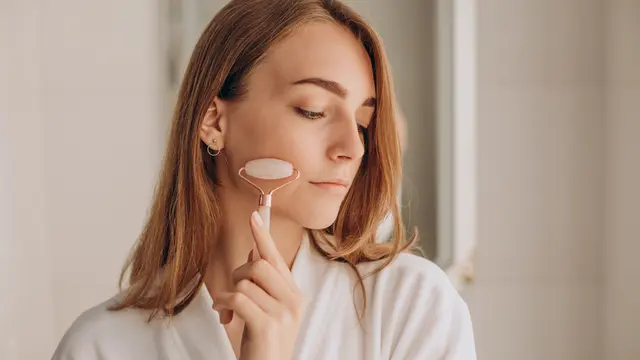 Macam-macam material gua sha yang memiliki manfaat untuk kulit wajah