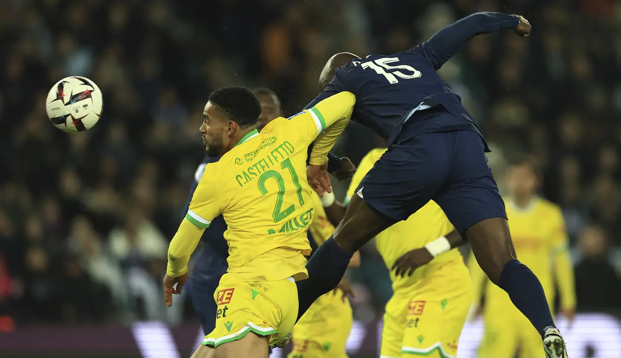 Gelandang Paris Saint-Germain atau PSG, Danilo Pereira mencetak gol ketiga timnya ke gawang Nantes pada pekan ke-26 Ligue 1 atau Liga Prancis 2022-2023 di Parc des Princes, Minggu (5/3/2023) dini hari WIB. PSG berhasil menang berkat gol dari Lionel Messi, Danilo Pereira, Kylian Mbappe dan gol bunuh diri Jaouen Hadjan. (AP Photo/Aurelien Morissard)