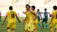 Striker asal Brasil, Alberto Goncalves, mencetak gol tunggal bagi Sriwijaya FC saat mengalahkan PS TNI di penyisihan Piala Gubernur Kaltim pada Minggu (28/2/2016). (Bola.com/Riskha Prasetya)