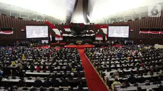 Suasana Rapat Paripurna MPR di kompleks parlemen, Jakarta, Kamis (3/10/2019). Bambang Soesatyo resmi menjadi Ketua MPR periode 2019-2024 setelah Fraksi Gerindra di MPR menyatakan sepakat mendukung mantan Ketua DPR tersebut. (Liputan6.com/Johan Tallo)