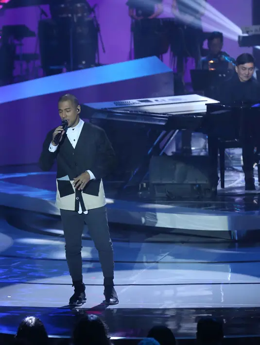 "Sebelum kerjasama sebagai penyanyi solo. Tahun 2001 pernah audisi jadi drummer Yovie & The Nuno. Pengen jadi lawyer yang jadi anak band. Waktu itu ditawarkan, mau aja," lanjut Marcell Siahaan. (Nurwahyunan/Bintang.com)