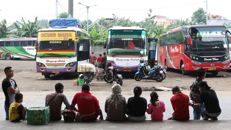 Ribuan Pemudik Mulai Padati Terminal Pulo Gebang