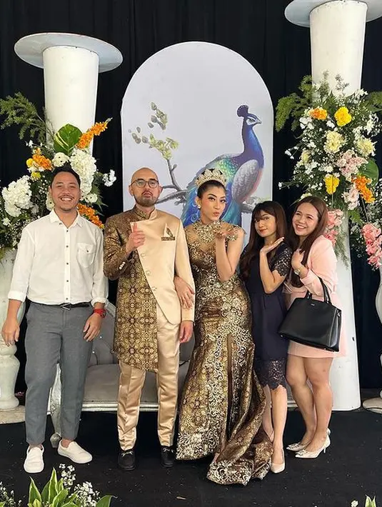 <p>Pernikahan Kemal dan Yumi di gelar di kawasan Parung, Jawa Barat. Sebelumnya, Kemal resmi melamar sang kekasih pada Senin, 6 Februari 2023 lalu. [Instagram/nvtyumi]</p>