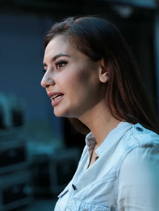 Belum ada rencana untuk melanjutkan ke jenjang pernikahan, namun Marissa telah mengenalkannya ke pihak keluarga dan teman-teman. Menurutnya, seorang pria yang menjadi kekasihnya harus mengenal keluarga dan teman-temannya. (Deki Prayoga/Bintang.com)