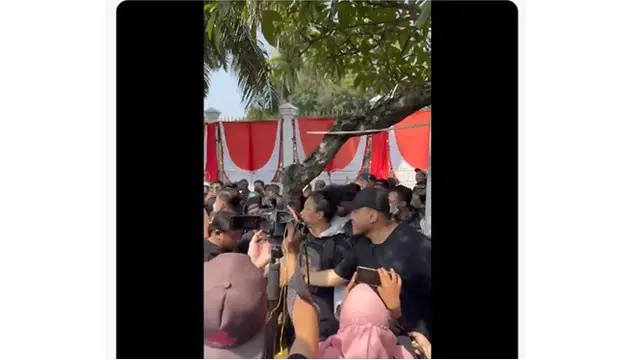 15 Artis Ikut Aksi Tolak RUU Pilkada di Gedung DPR RI, Reza Rahadian hingga Komika