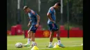 Manchester United akhirnya bisa mengamankan tanda tangan Antony sebelum bursa transfer musim panas ditutup. Antony yang dibutuhkan untuk menambah daya gedor MU pun langsung melakukan sesi latihan bersama pemain MU lainnya. (Twitter/@ManUtd)