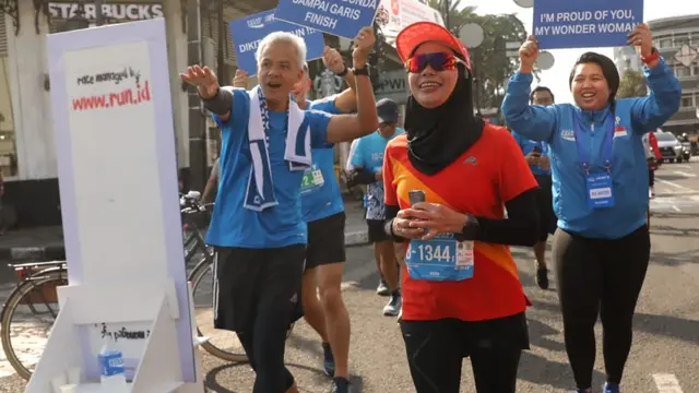 Ganjar dan istri, Siti Atikoh mengikuti ajang Pocari Sweat Run Indonesia 2022 pada Minggu (24/7), di Kota Bandung.
