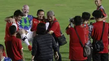 Presiden FIFA, digendong oleh tim medis PSSI di sela mengikuti Fun Football bersama PSSI di Stadion Madya, Gelora Bung Karno, Jakarta pada Selasa (18/10/2022) (Dok. PSSI)