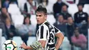 Proses terjadinya gol oleh striker Juventus, Paulo Dybala, ke gawang Torino pada laga Serie A, Italia, di Stadion Allianz, Sabtu (23/9/2017). Juventus menang 4-0 atas Torino. (AP/Alessandro Di Marco)