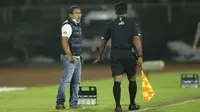 BRI Liga 1: Aji Santoso Memaklumi Gol Bunuh Diri Rizky Ridho ke Gawang Persebaya