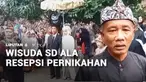 Bagaimana jadinya jika acara kelulusan SD disulap layaknya prosesi pernikahan adat yang sakral. Keunikan ini terjadi di Karawang, Jawa Barat, tidak hanya meriah dengan janur kuning, dan juga sepasang "pengantin cilik" isak tangis pun pecah saat puluh...