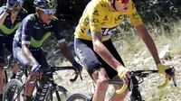 Pembalap Team Sky, Chris Froome, akhirnya bisa kembali mengayuh sepeda usai mengalami kecelakaan di etape ke-12 Tour de France. (Jean-Paul Pelissier/Reuters)