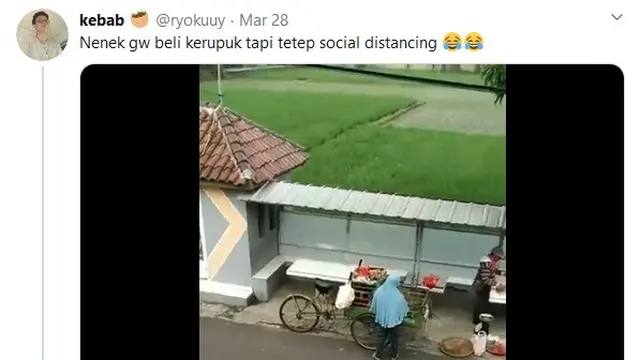 cara unik seorang nenek beli kerupuk