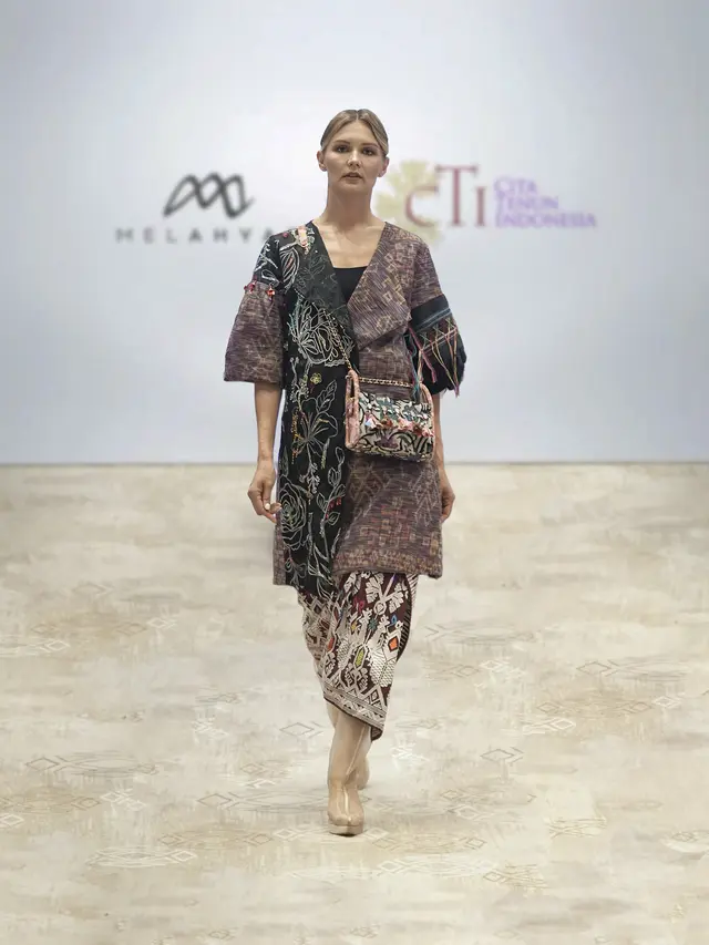 KBRI Doha menyelenggarakan peragaan dan pameran busana yang bertajuk “Wastra Nusantara": The Journey to Indonesian Fashion pada tanggal 30-31 Oktober 2022 bertempat di Alwadi Hotel, Doha. (Dok: Kemlu RI)