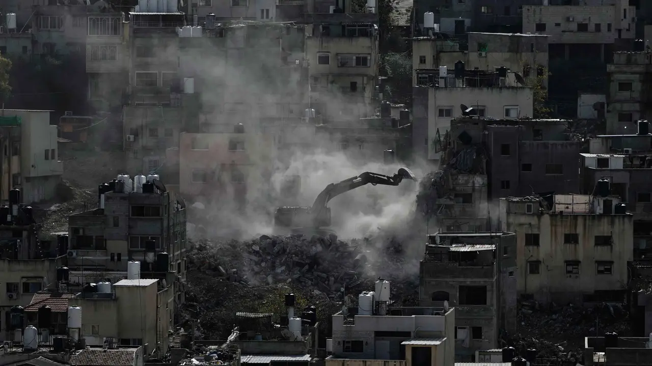 Israel Hancurkan Puluhan Bangunan Hunian Warga Palestina di Tepi Barat