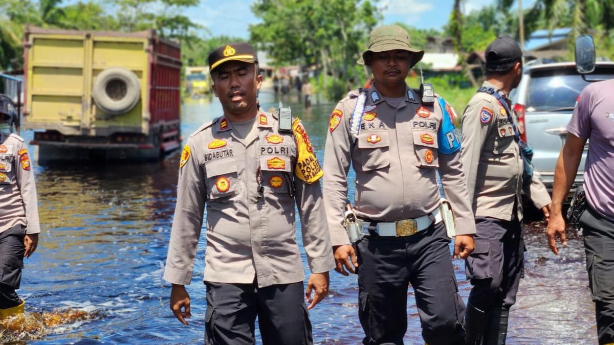 Air Belum Surut, Polisi Dirikan Tenda Darurat Banjir di Kubu Rokan Hilir Berita Viral Hari Ini Senin 21 Oktober 2024