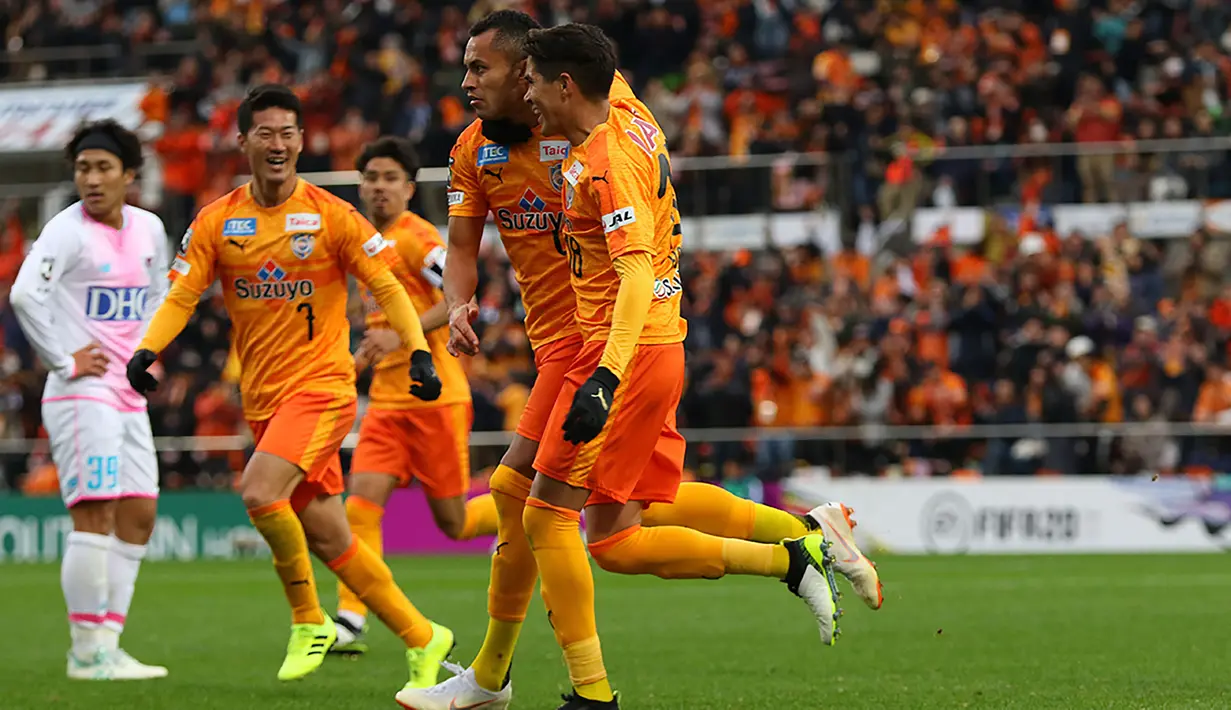 Sementara Shimizu S-Pulse merupakan klub yang baru terdegradasi ke kasta kedua musim lalu, dan hanya satu musim di kasta kedua kini mereka hanya perlu menang sekali lagi untuk bisa langsung kembali ke kasta teratas. (www.s-pulse.co.jp)
