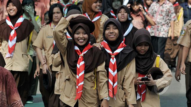 Keseruan Para Pelajar Usai Upacara Hardiknas