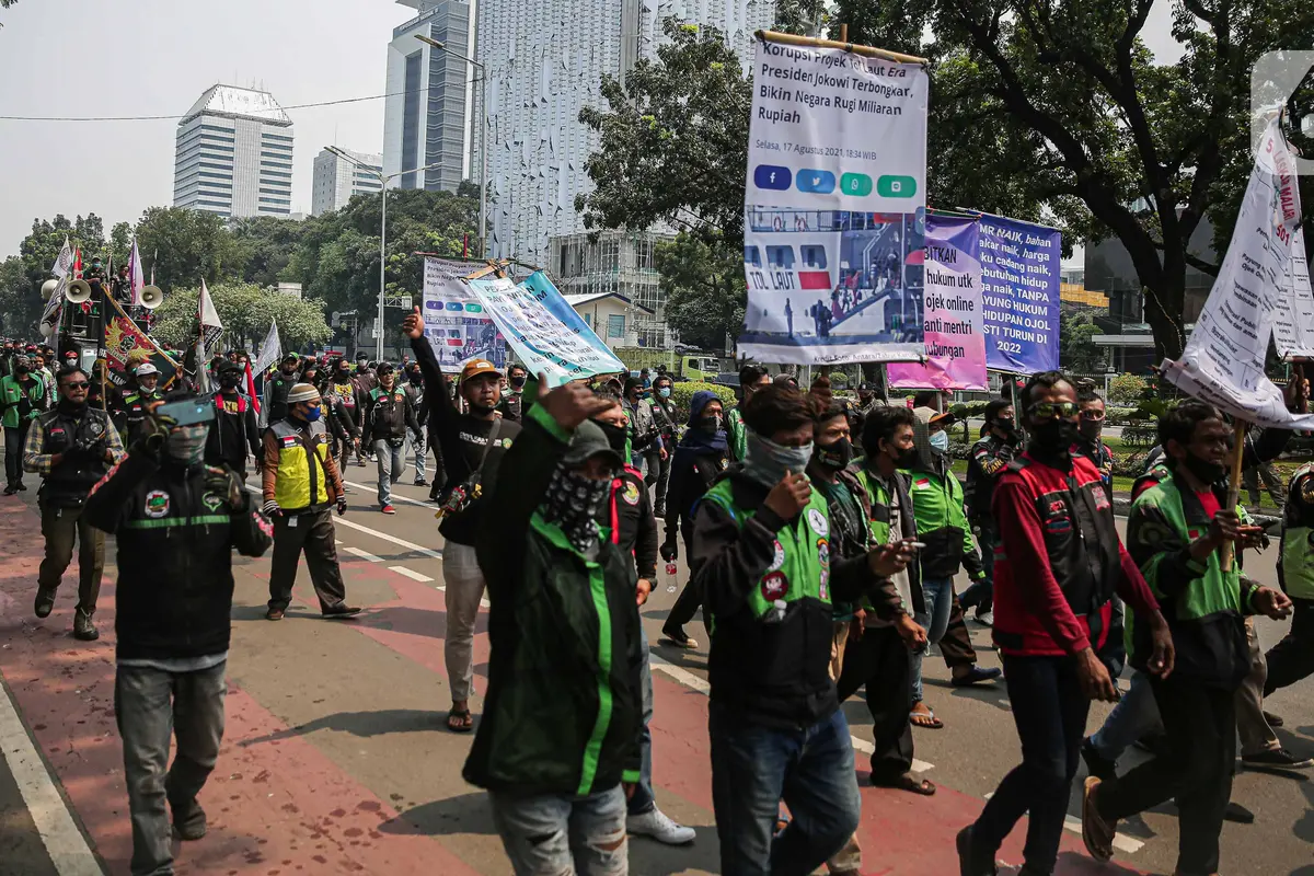 FOTO: Aksi Pengemudi Ojek Online Tuntut Kenaikan Tarif