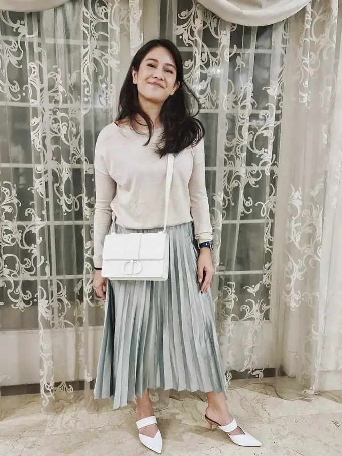 Padupadan Warna Abu-Abu Muda