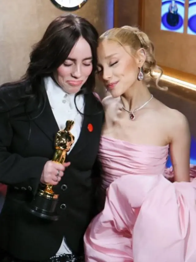 Ariana Grande Dibalut Gaun Mekar saat Red Carpet Piala Oscar 2024. [@arianagrande]