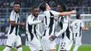 Pemain Juventus, Timothy Weah, melakukan selebrasi setelah mencetak gol ke gawang Inter Milan pada laga Liga Italia di Stadion Giuseppe Meazza, Minggu (27/10/2024). (AP Photo/Luca Bruno)