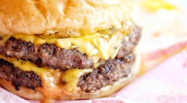 Flip Burger Bikin Kenyang Dengan Keju Meleleh Dan Roti Lembut Fashion Fimela Com