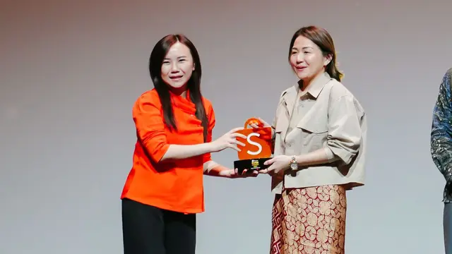 Membanggakan! UMKM Sepatu dan Sandal Asal Bogor Ini Sabet Penghargaan di Shopee Super Awards 2023